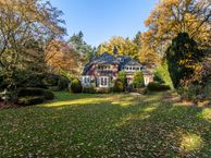 Raboes 12, 1251 AL Laren (NH)