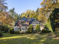 Raboes 12, 1251 AL Laren (NH)