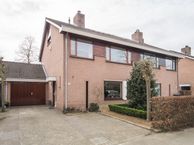 Jacob van Ruisdaelhoek 32, 4907 PN Oosterhout (NB)